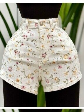 High-Waist Floral Print Shorts in Cream